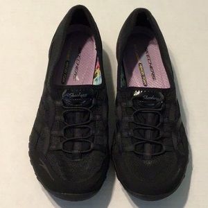 Skechers Air Cooled Memory Foam slip on tennis shoes